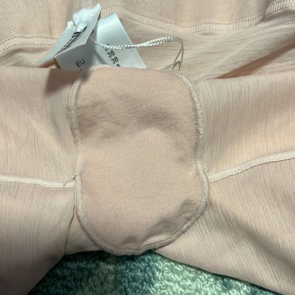 WOLFORD Sheer Touch Shaping Shorts - Picture 6 of 6
